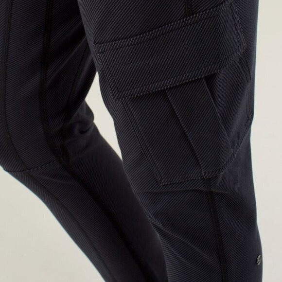 Lululemon Cropped Cargo Pants Purple 8 NWOT - Picture 7 of 15